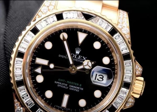 Goldene Rolex GMT Master II Iced Out