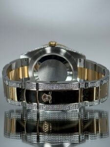 Rolex Datejust Bicolor Iced Out mit bunten Baguette Steine Zifferblatt von Hinten