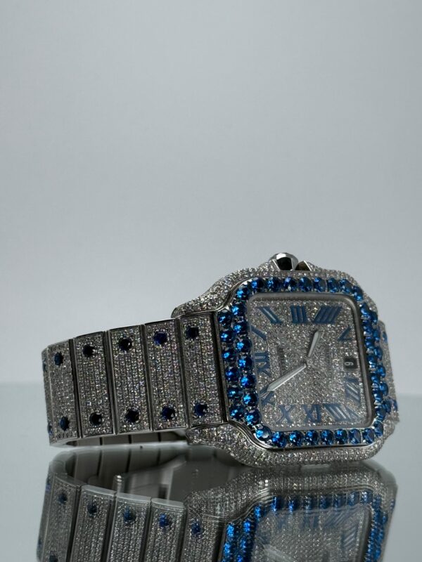 Cartier Santos iced Out mit blauen Saphiren Armband Rechts
