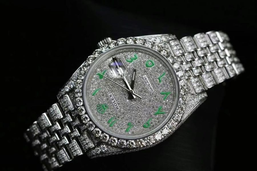 Diamant veredelte iced out Rolex Datejust mit grünen Arabic Zahlen