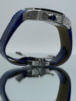 Geschlossene Cartier Santos 100XL iced Out mit blauem Lederarmband