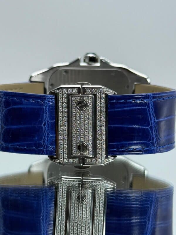 Schliesse von Cartier Santos 100XL iced Out mit blauem Lederarmband