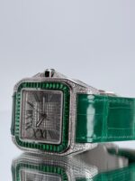 Armband von Cartier Santos 100XL iced Out mit grünem Lederarmband