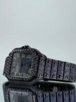 Seite von Black Cartier Santos iced Out mit violetten Lab Saphiren