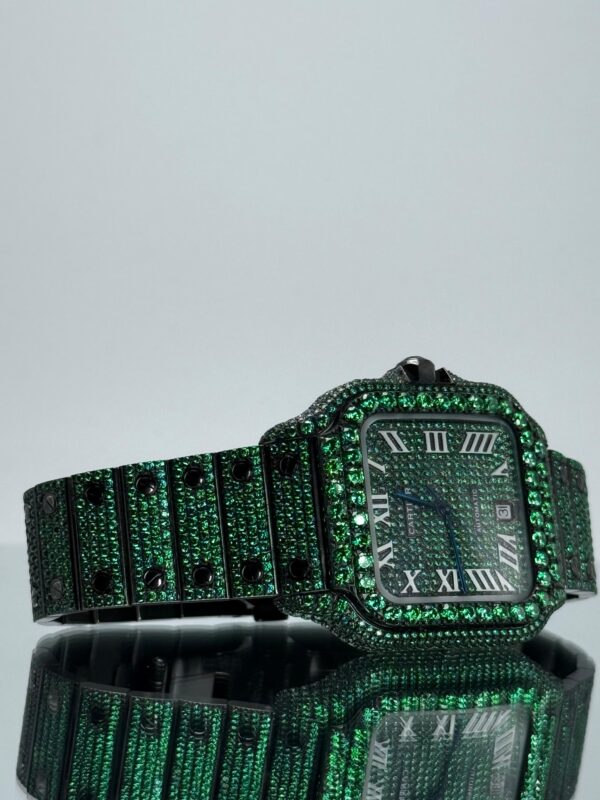 Armband von Black Cartier Santos iced Out mit grünen Lab Saphiren