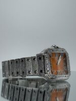 Armband von Cartier Santos iced Out mit orangenem Zifferblatt Seite