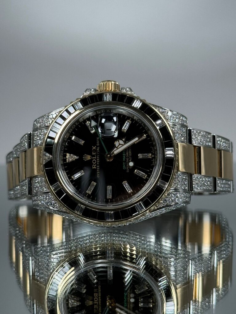 Rolex GMT-Master II 116713LN mit Onyx und Diamanten von Vorne